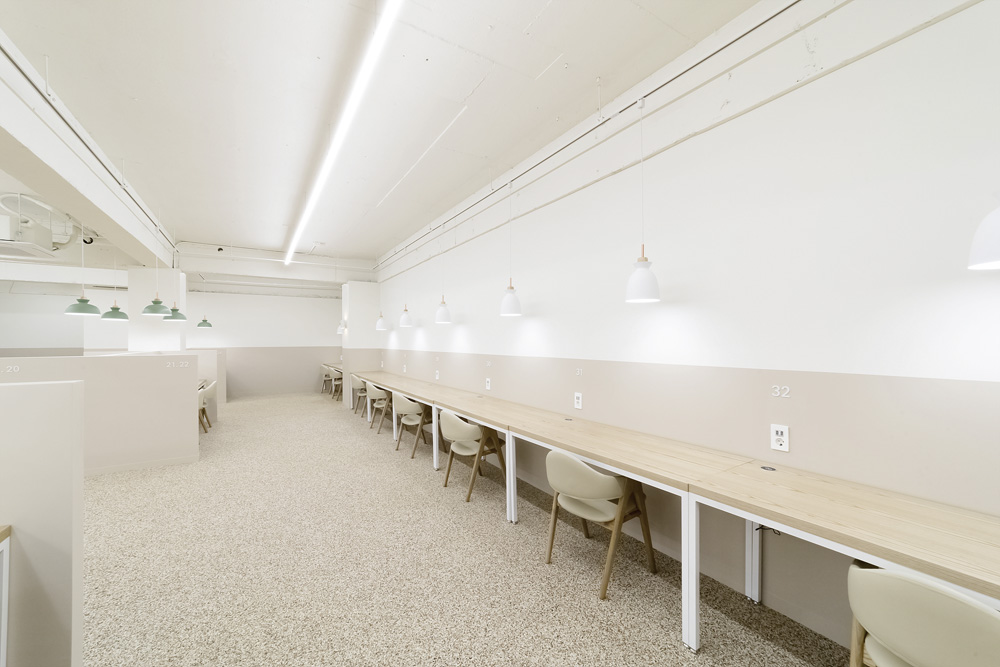 240 平现代白色&木质咖啡厅设计-22