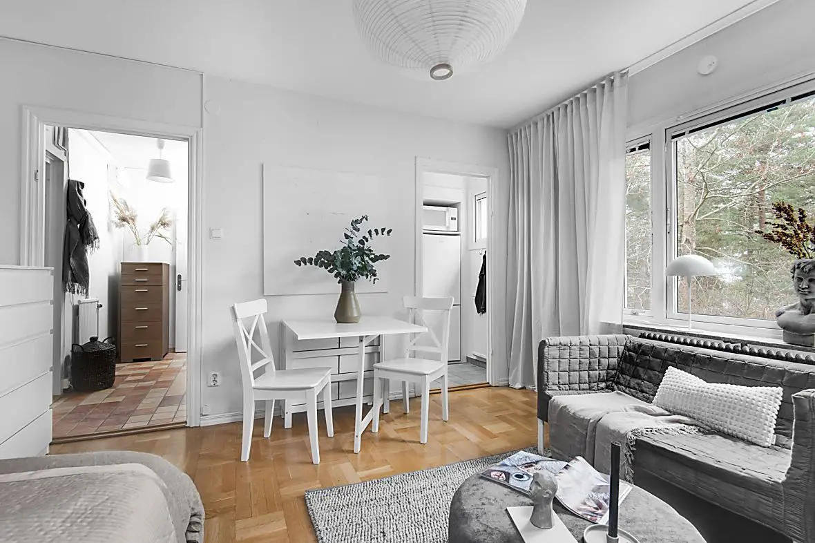 28 平米灰色系公寓，用图案壁纸与藤编家具营造温馨时尚空间-7