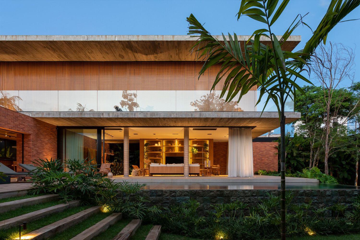 巴西圣保罗 Casa Veraneio 住宅 | 木质百叶窗打造私密舒适空间-1