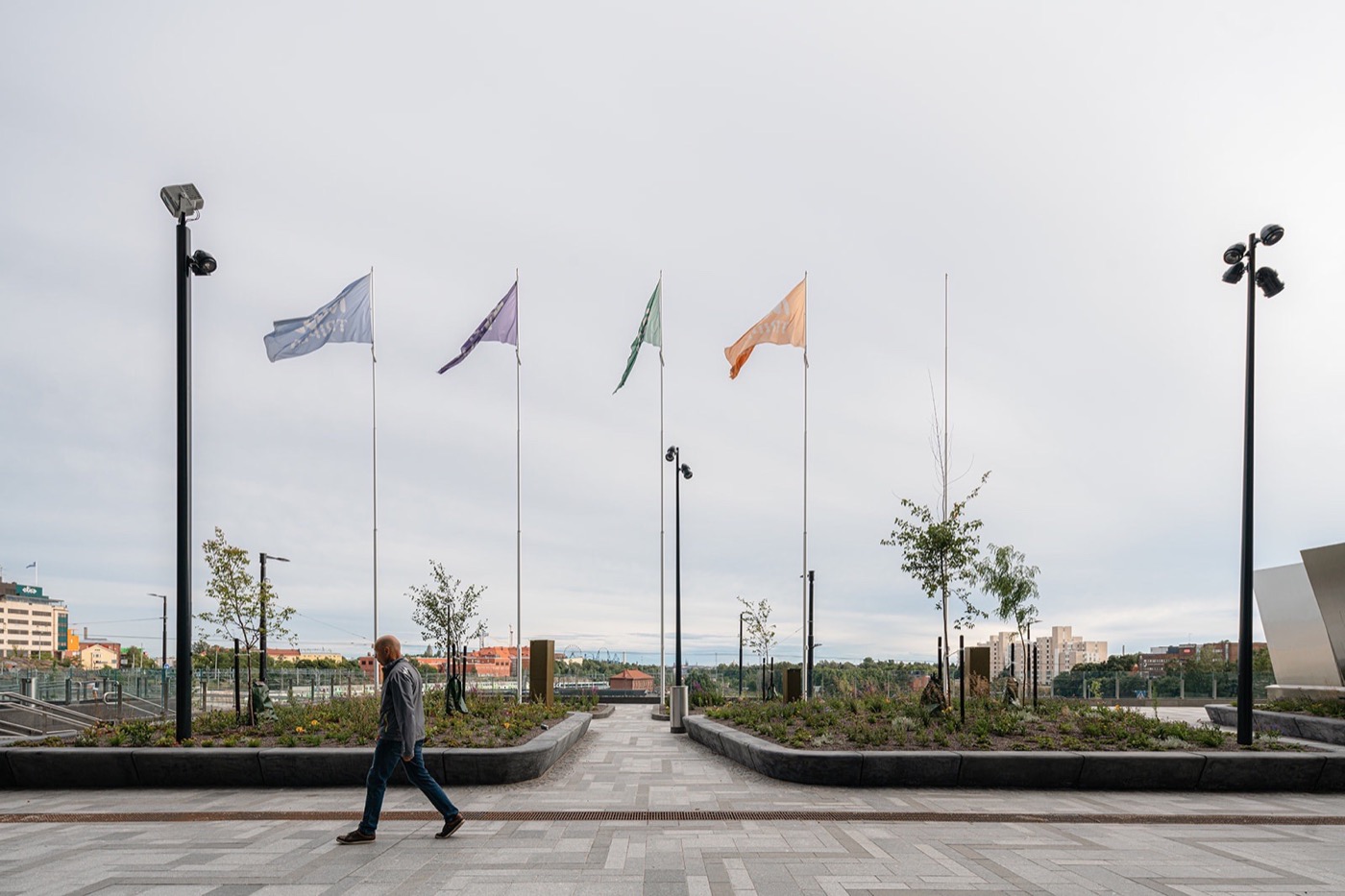 芬兰赫尔辛基 Tripla 购物中心绿色景观设计-2