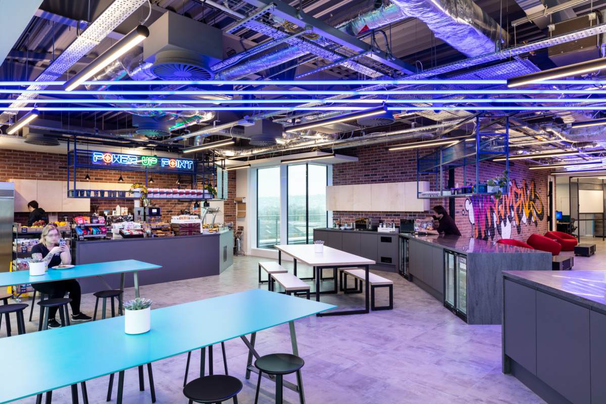 游戏巨头 Wargaming 英国总部,创造力和家庭文化完美融合-14