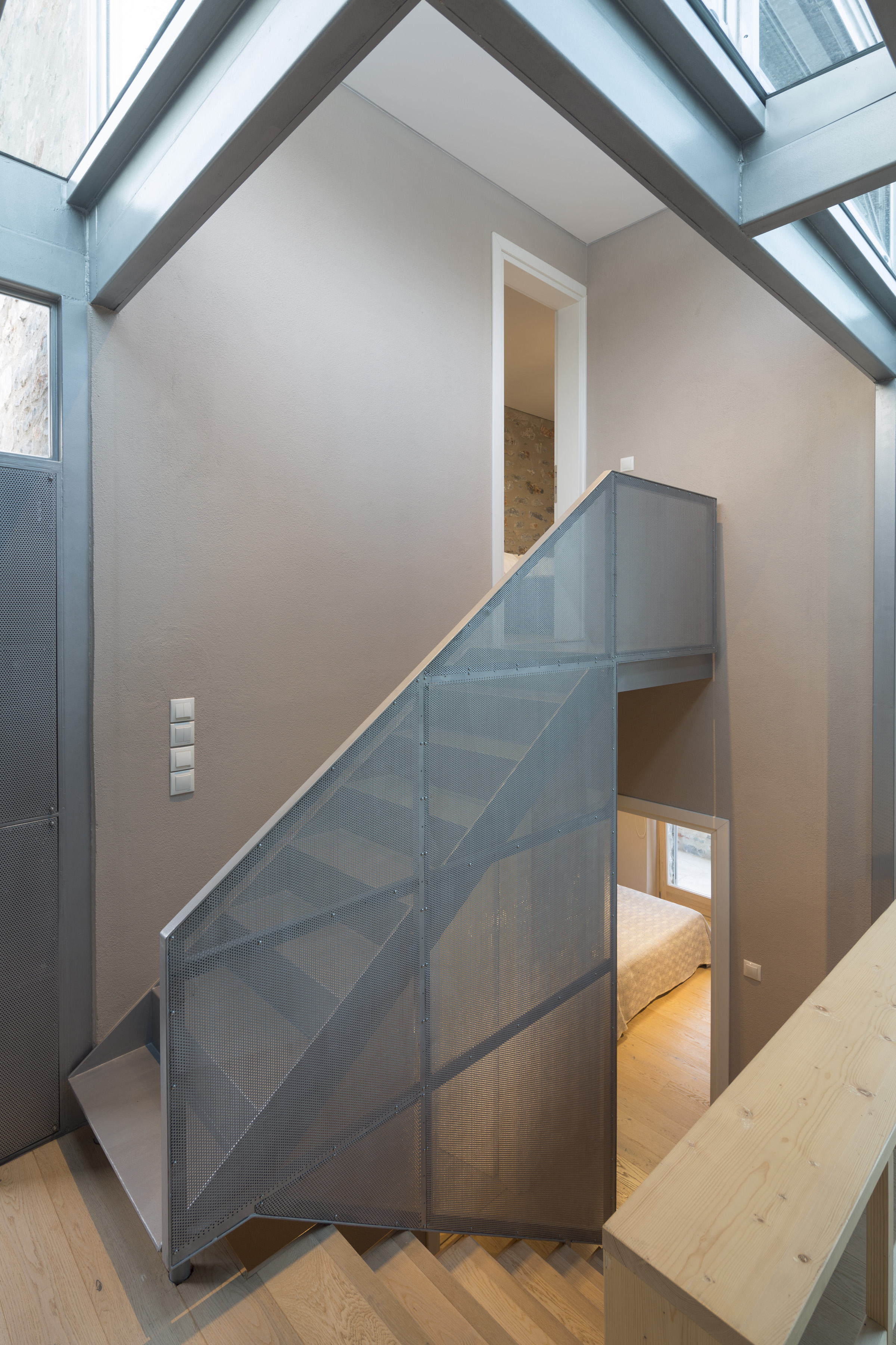 橄榄林中的石筑别墅-18