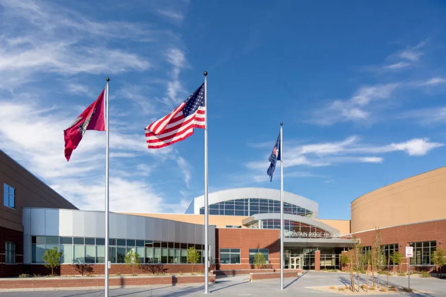 Mountain Ridge 高中-6