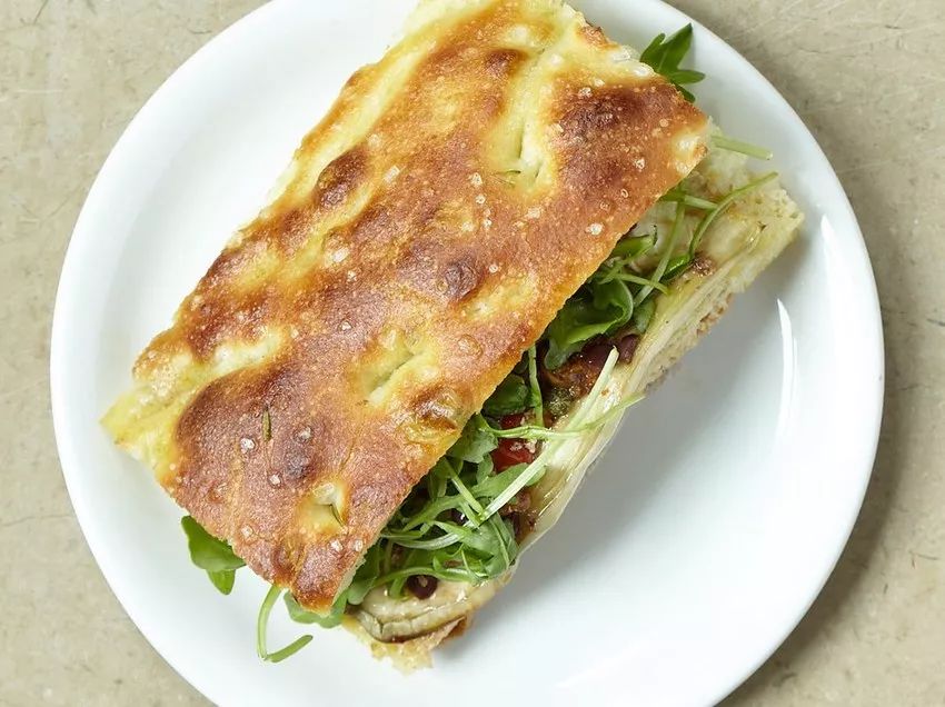 藏身在老建筑里的面包店-21