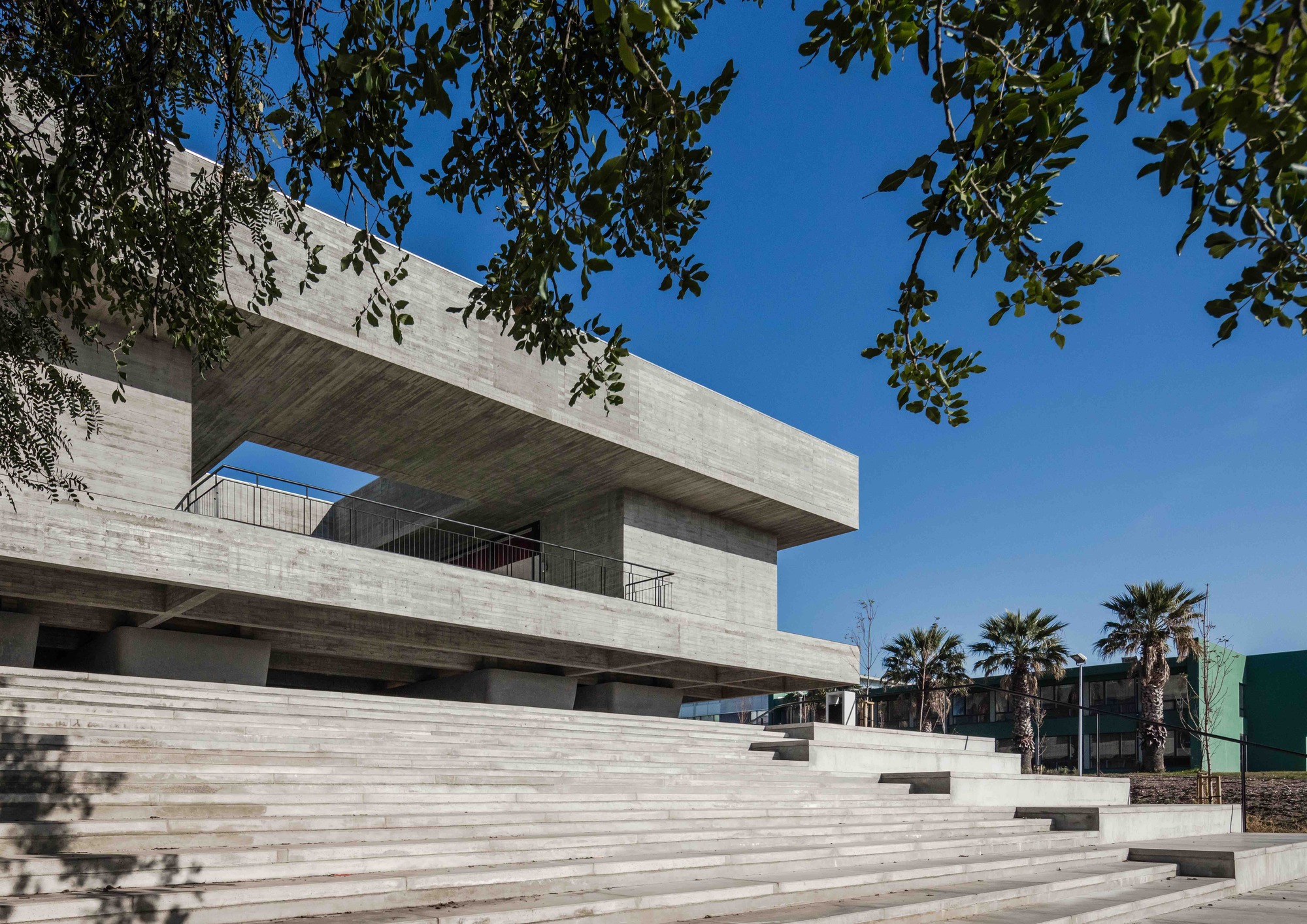 里斯本 Luís de Freitas Branco 学校 | 室内设计重塑教育空间-12