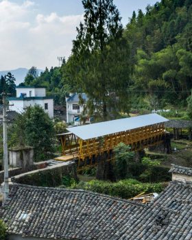 FW JI 渡槽上的有顶桥丨中国黄山丨IARA