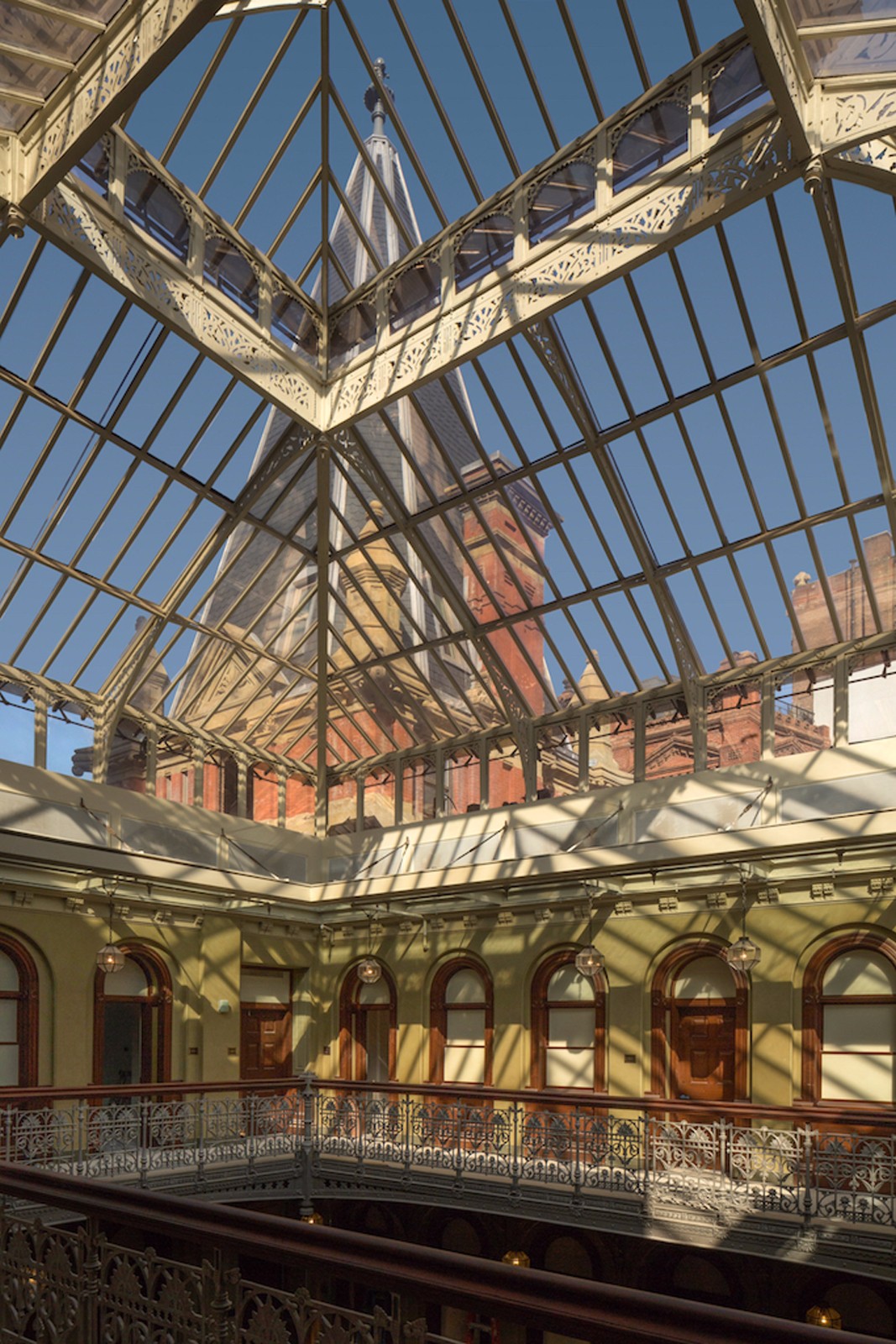 纽约老楼翻新后的时尚酒店——Beekman Hotel-2