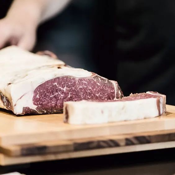 上海前滩 LARGEIGHT 牛排馆丨中国上海丨偏离设计-17