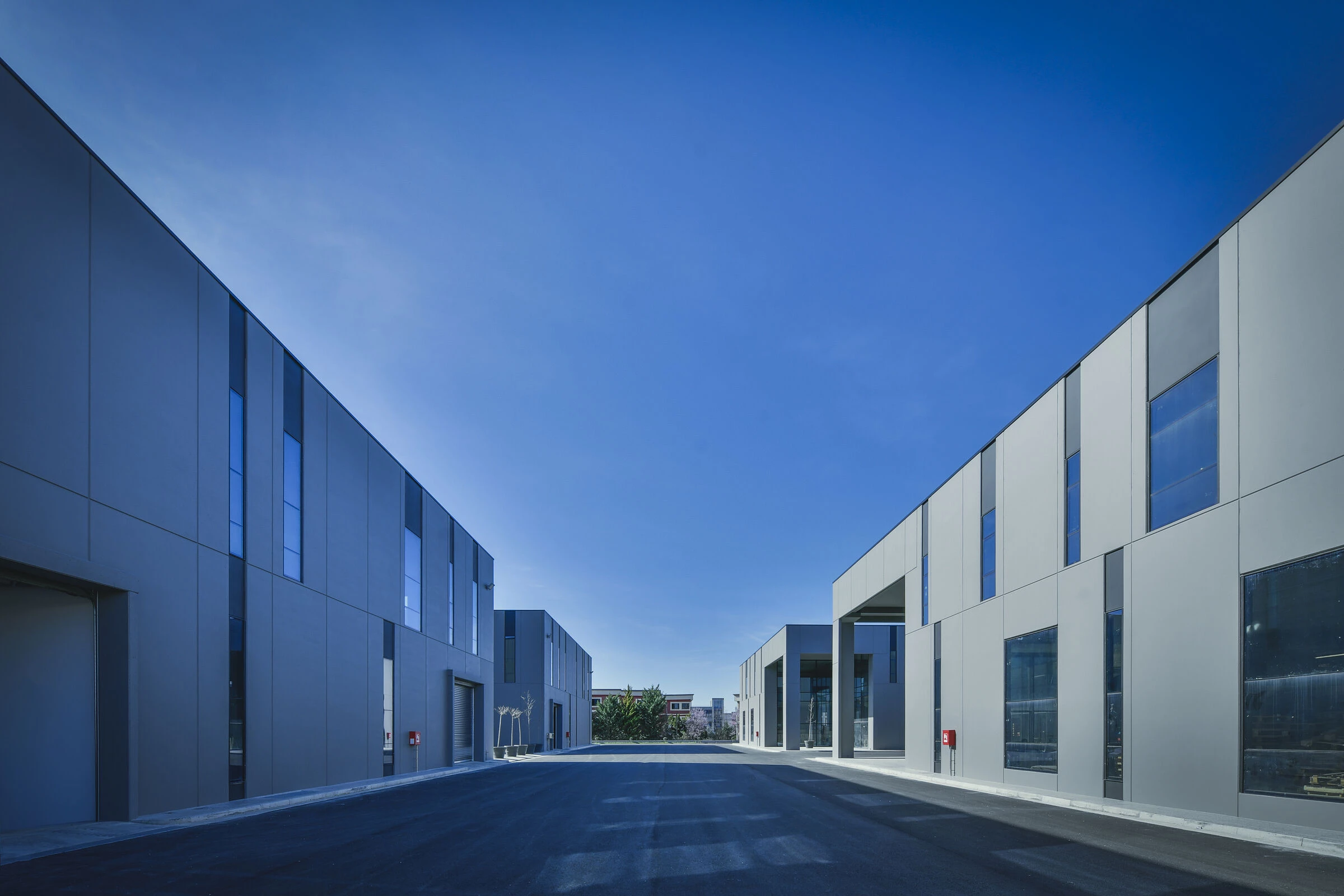 汽车激情丨阿尔巴尼亚地拉那丨Studioarch4-32