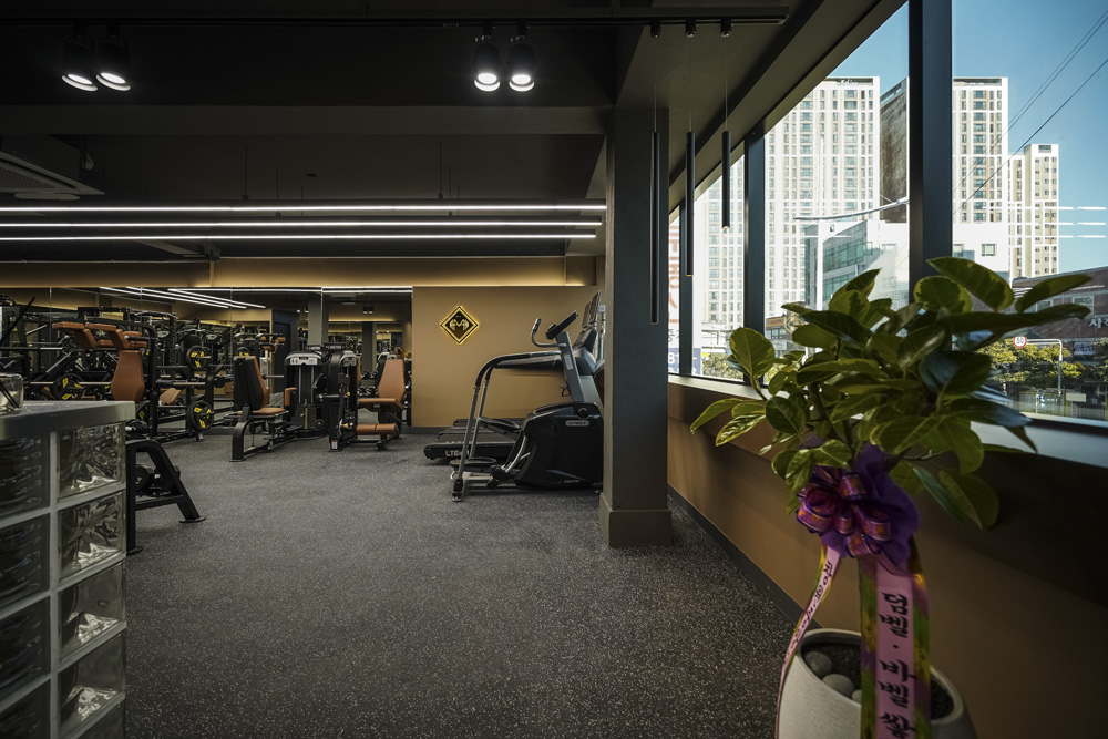 高级黑 | 38 平米迷你公寓的华丽转身-7