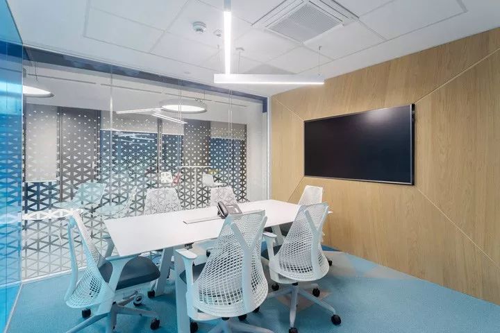 科幻未来主义元素融入的 Thales 泰雷兹办公室设计-22