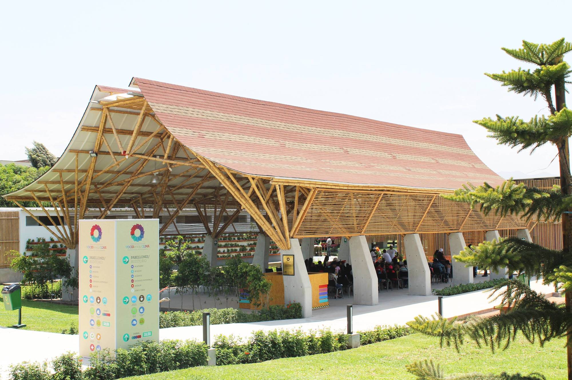 Bamboo Auditorium / Instituto de Vivienda, Urbanismo y Construcción de la USMP-29
