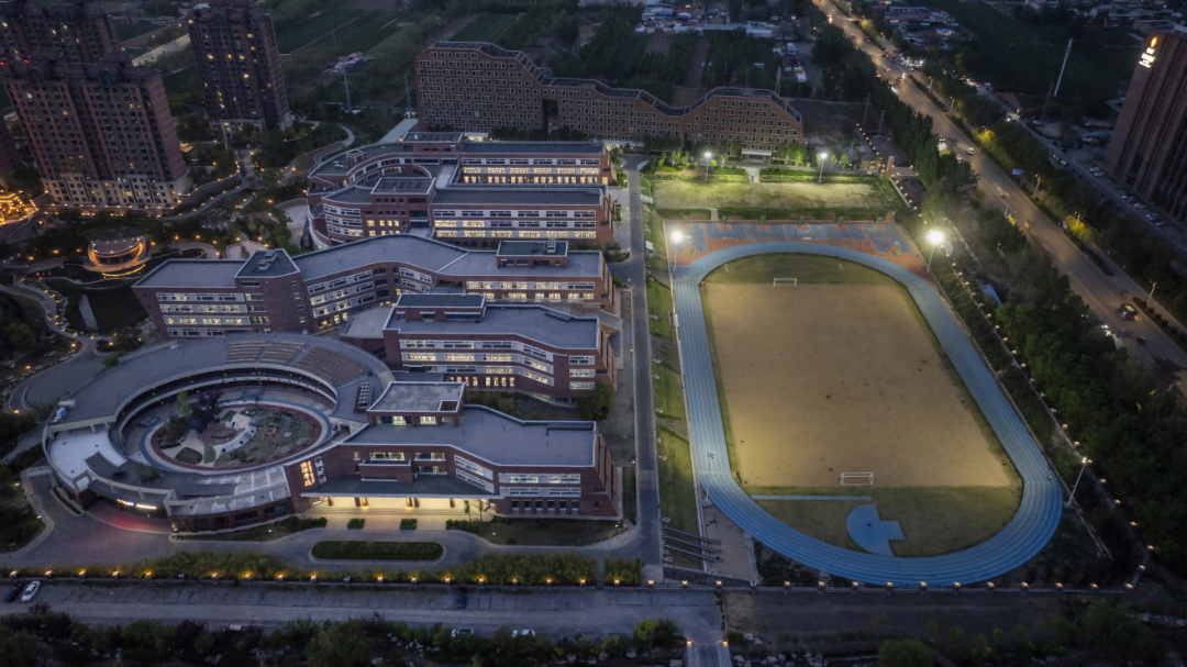 【AT】深圳易加-SZA设计新作｜成于矿坑——童泰国际学校-3