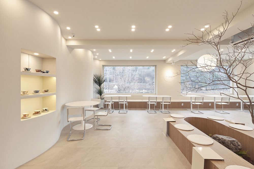 白色与木质，打造 50 平米高级质感办公室-6