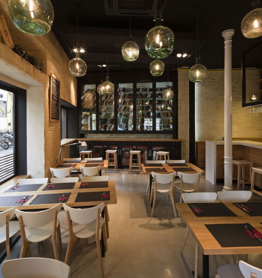 西班牙塞维利亚葡萄酒主题餐厅-21