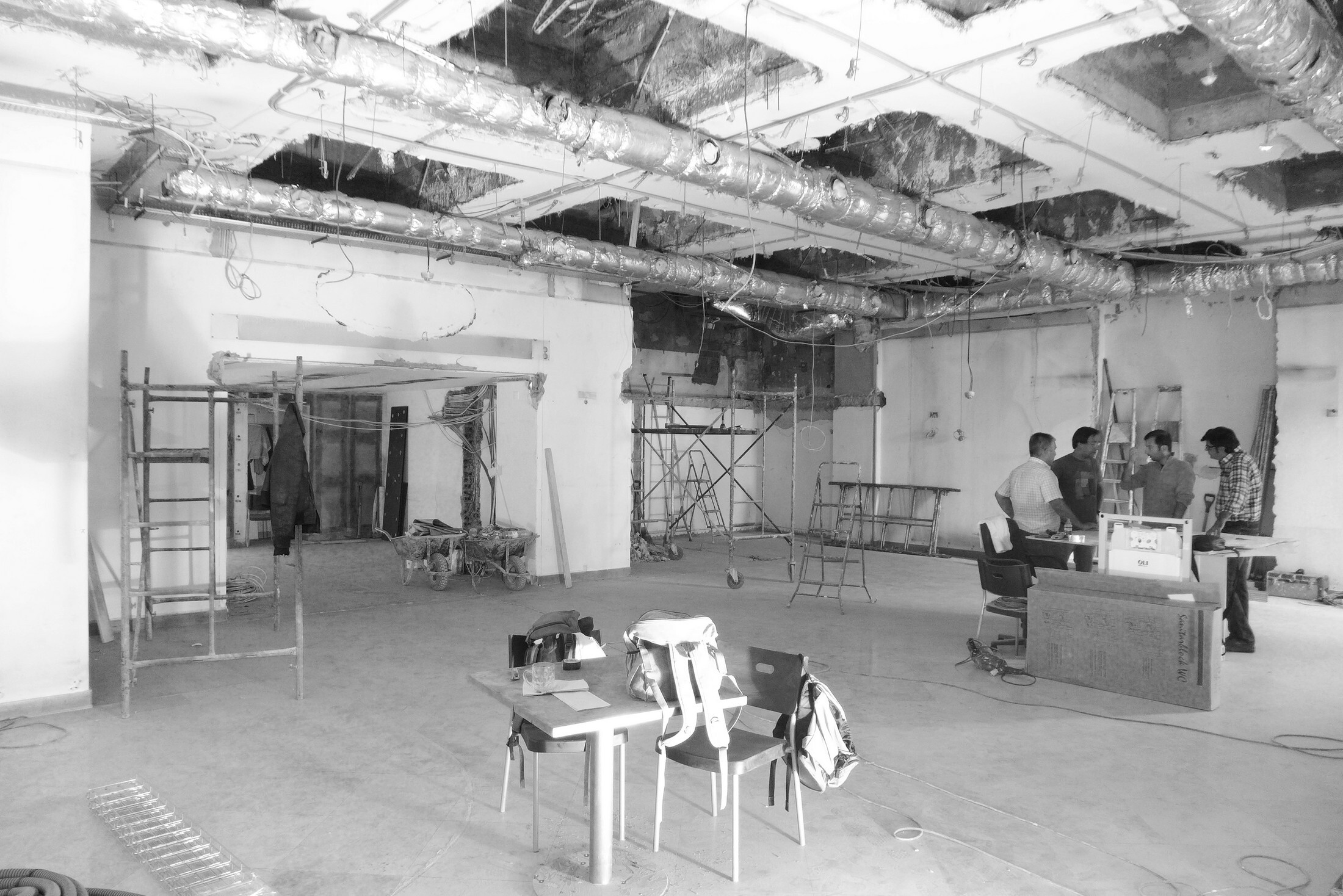 BMW i City Sales Outlet · 神秘动感白膜展示空间-37