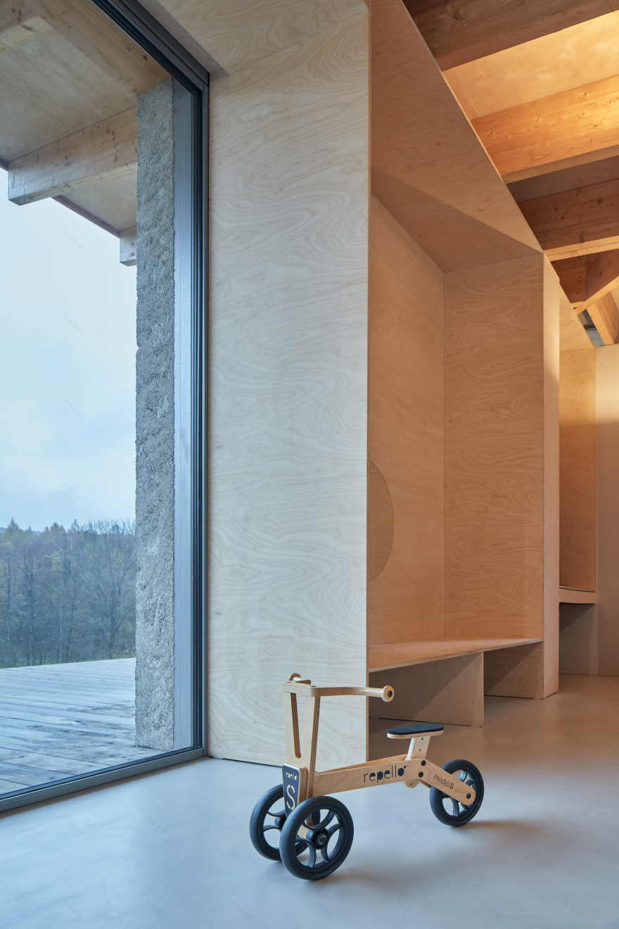 捷克首座麻制混凝土住宅设计丨Ateliér Lina Bellovičová-26