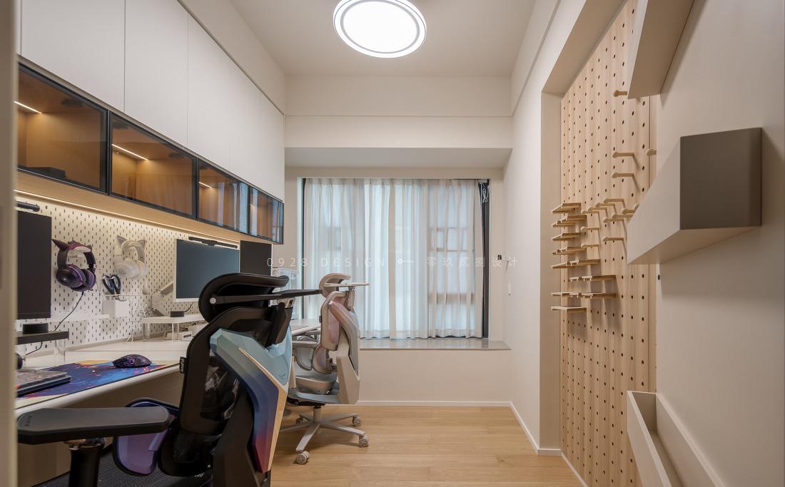 在干净的空间里，加入一点有趣的颜色-76