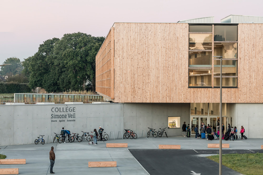 法国 Lamballe 学院 · 融入景观的木质教育空间-22