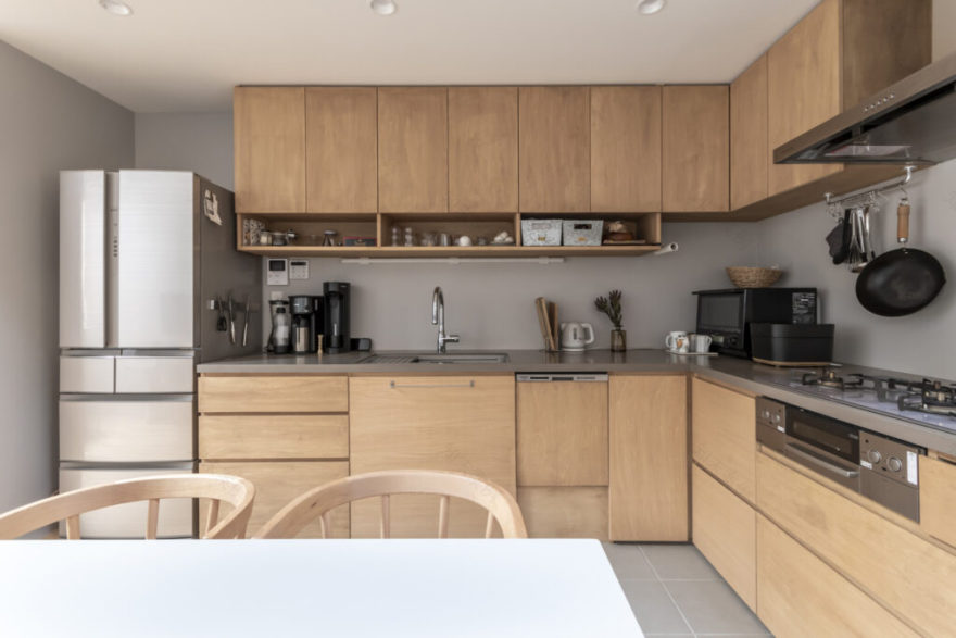 葉山に移り住み、人生が変わった―― ストーリーの詰まった“ふつうではない家” | Architecture | 100%LiFE-3