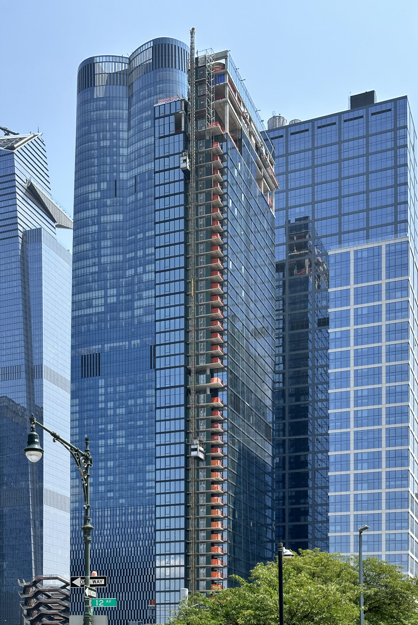 606 West 30th Street's Glass Façade Nears Completion in West Chelsea, Manhattan - New York YIMBY-4
