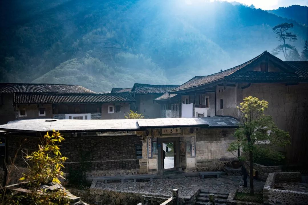 归隐深山,客家土楼变身为文化行馆-14