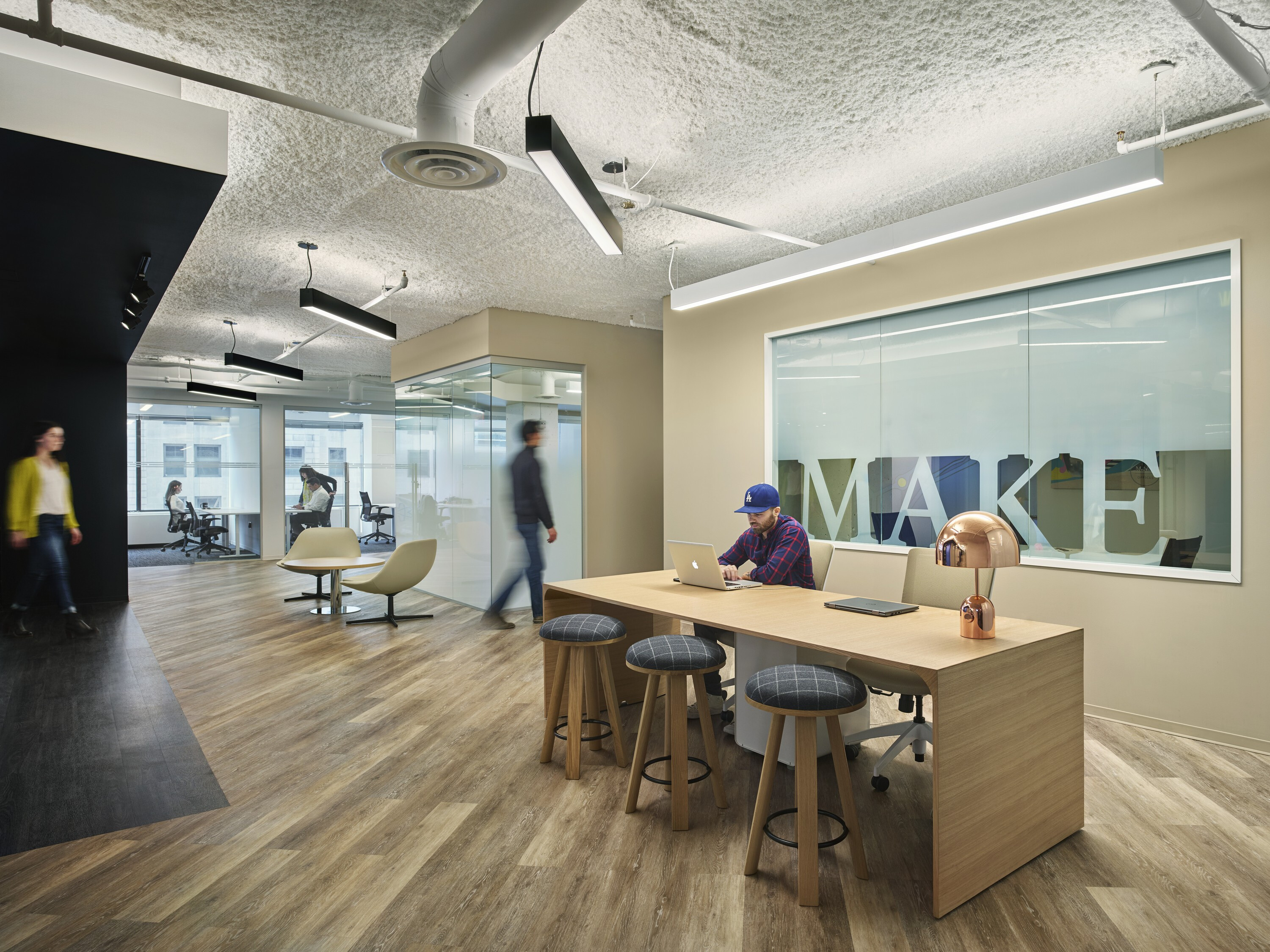 MakeOffices 办公空间 | 木纹 vinyl 地板的创意应用-22