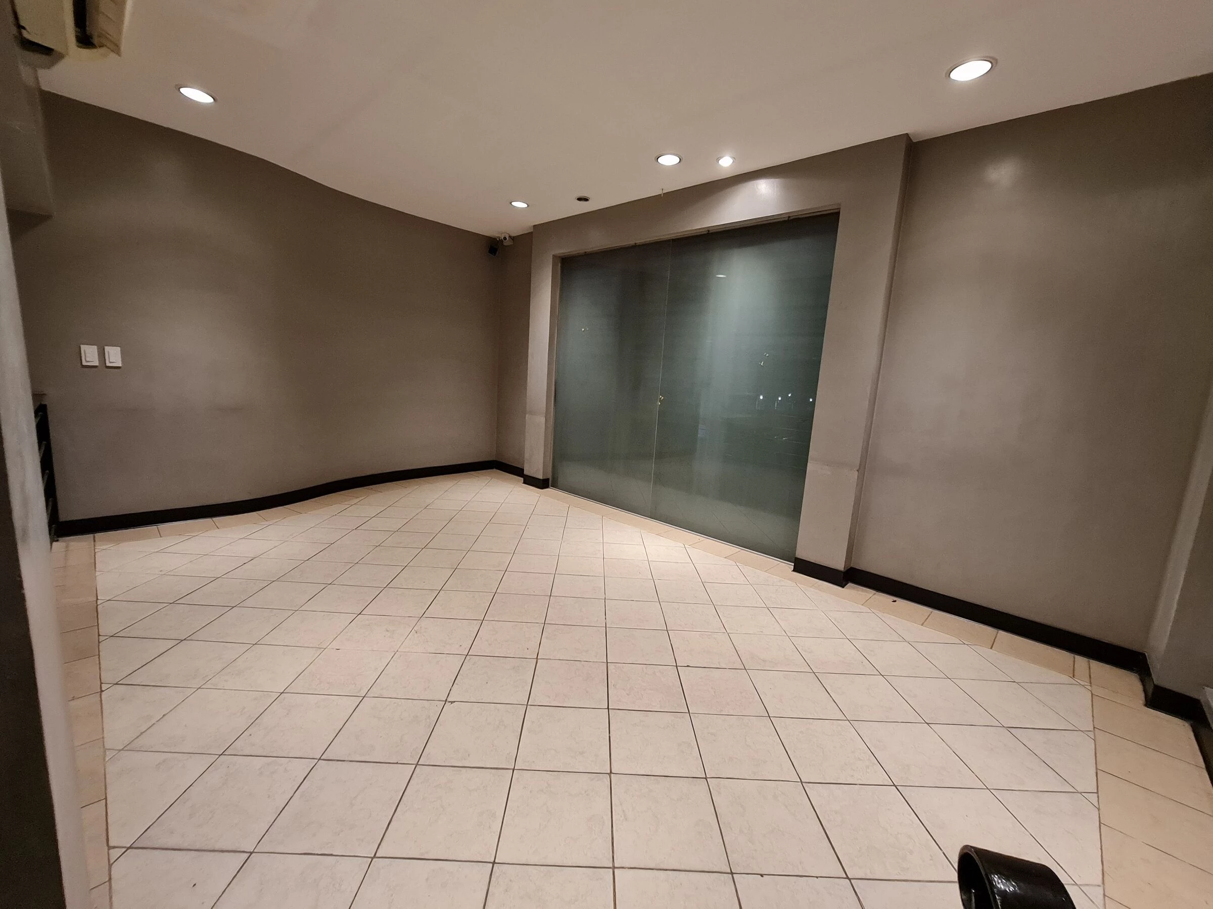 街角咖啡馆兼熟食店丨菲律宾马尼拉丨Sim Ateliers-21