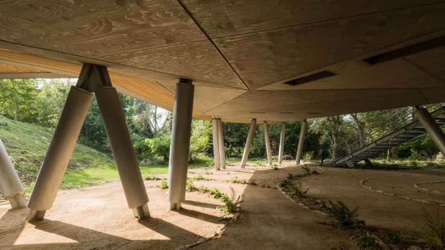 牛津 Maggie’s 中心 | 温馨木构树屋,拥抱自然与生命-23