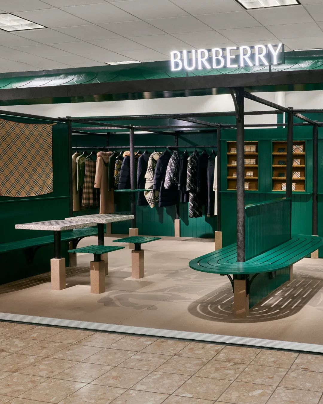 Burberry 沉浸式公园凉亭快闪店丨美国达拉斯-4