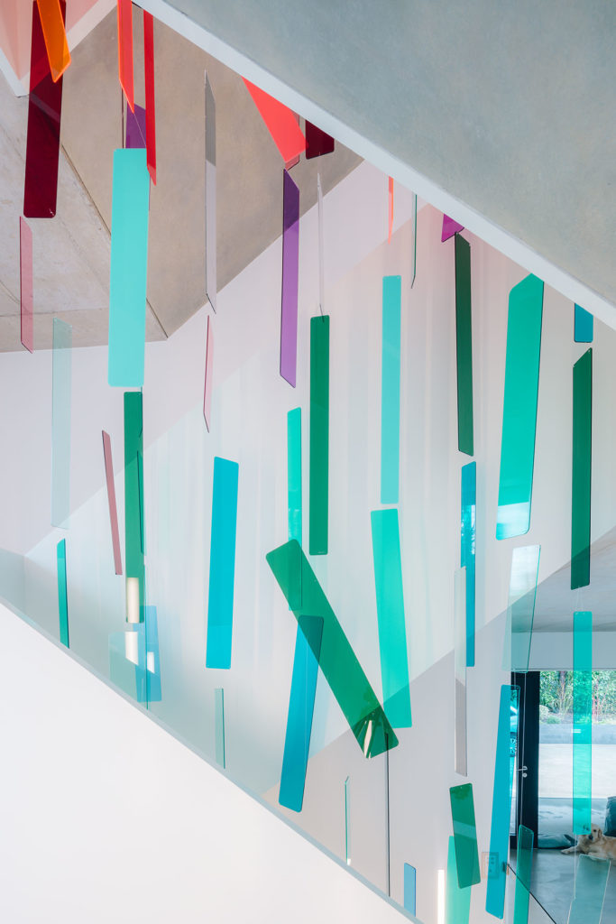 色彩螺旋楼梯,自然元素与建筑设计的完美融合-28