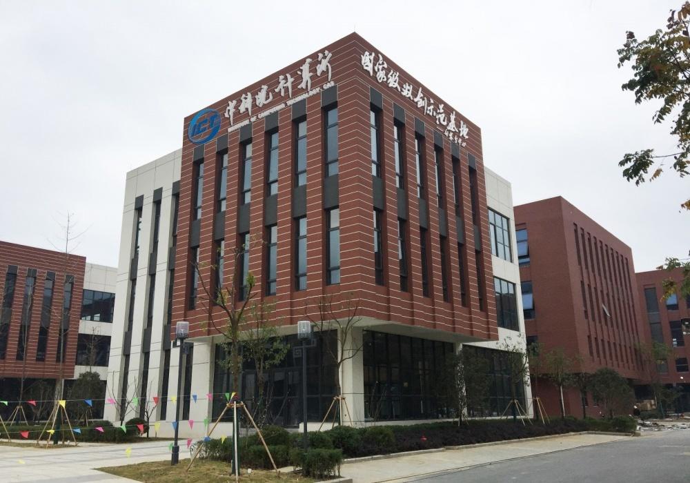 宽窄巷子火锅店——圆形木饰面包裹方柱的设计魅力-2