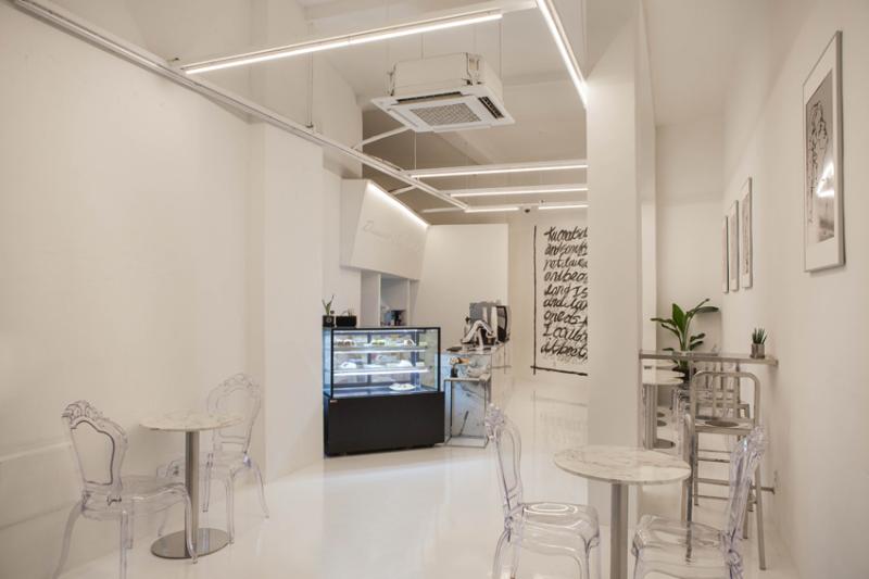 首尔洪大 20 平现代甜品咖啡厅，白色简约风室内设计-4