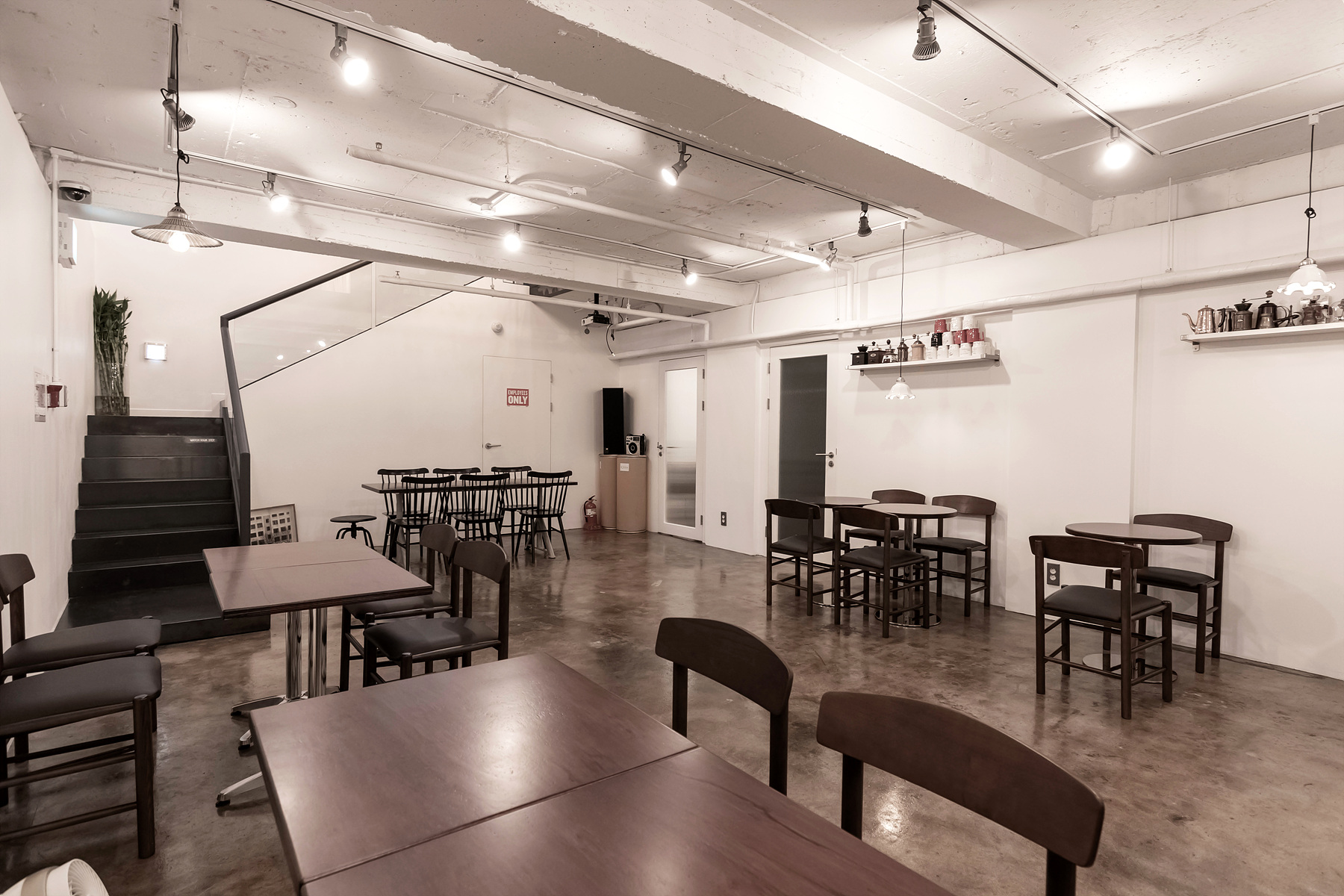 独特工业风咖啡厅 | 死亡比特币俱乐部-10