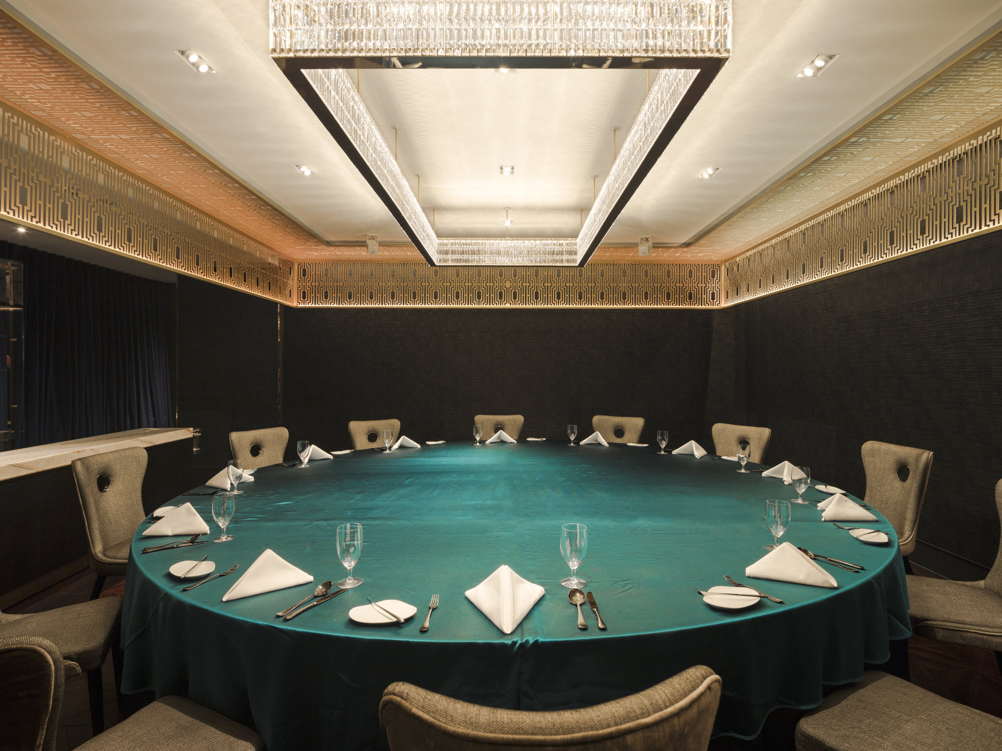 A CUT | C E L I A C H U D E S I G N-10