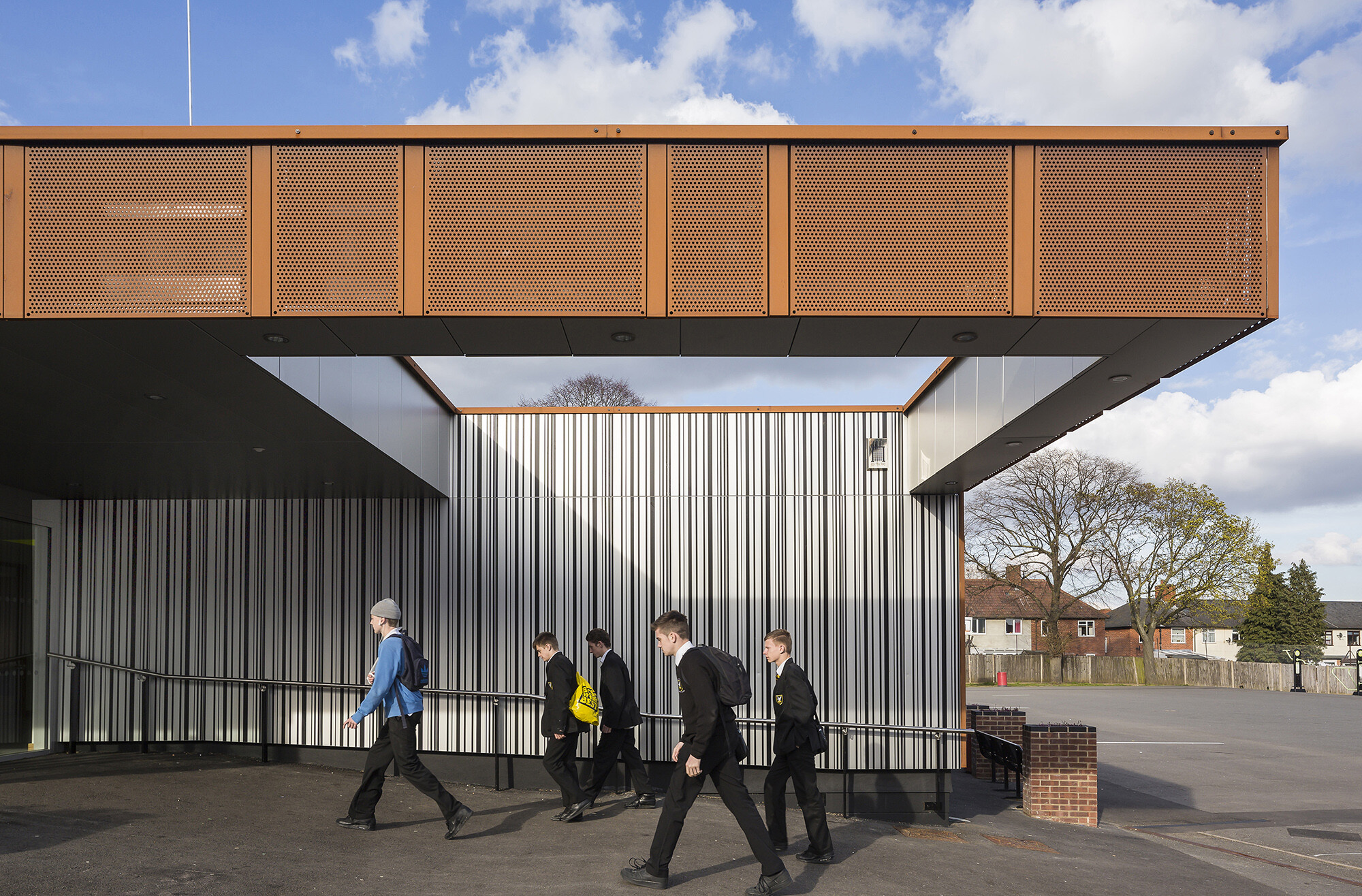 伦敦南区卡 arshalton 男孩体育学院的节能教学楼-22