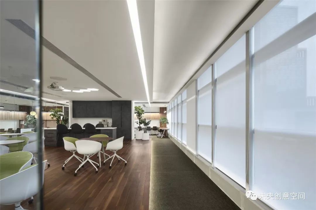 《光·荫》——自然光影塑造的办公展厅空间-41