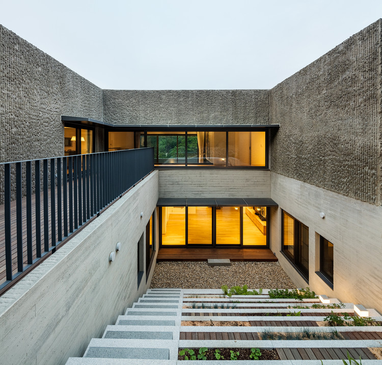 韩国“淡出”住宅，自然景观与室内设计的完美融合-2