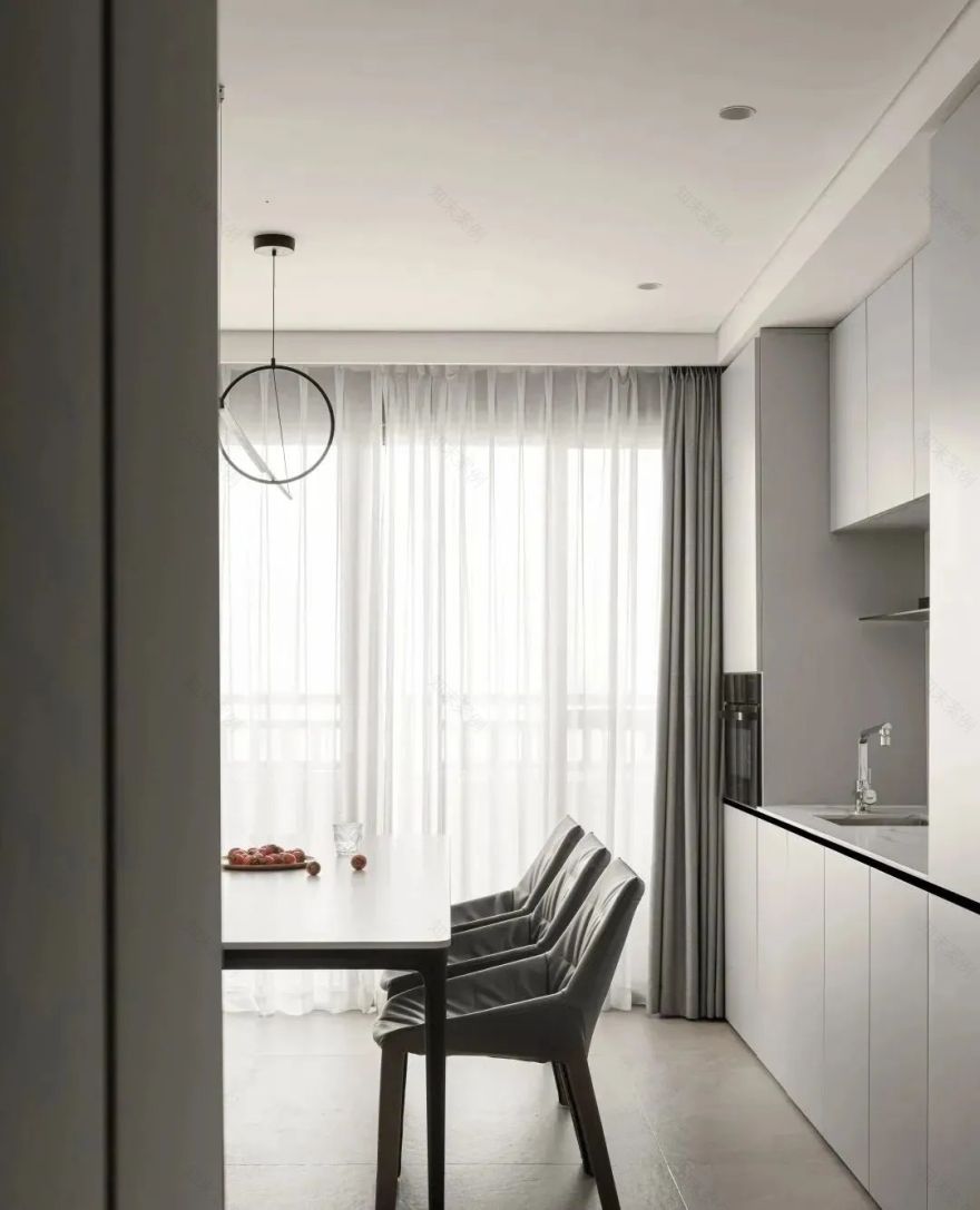 轻灰+原木格调,克制的温柔美-30