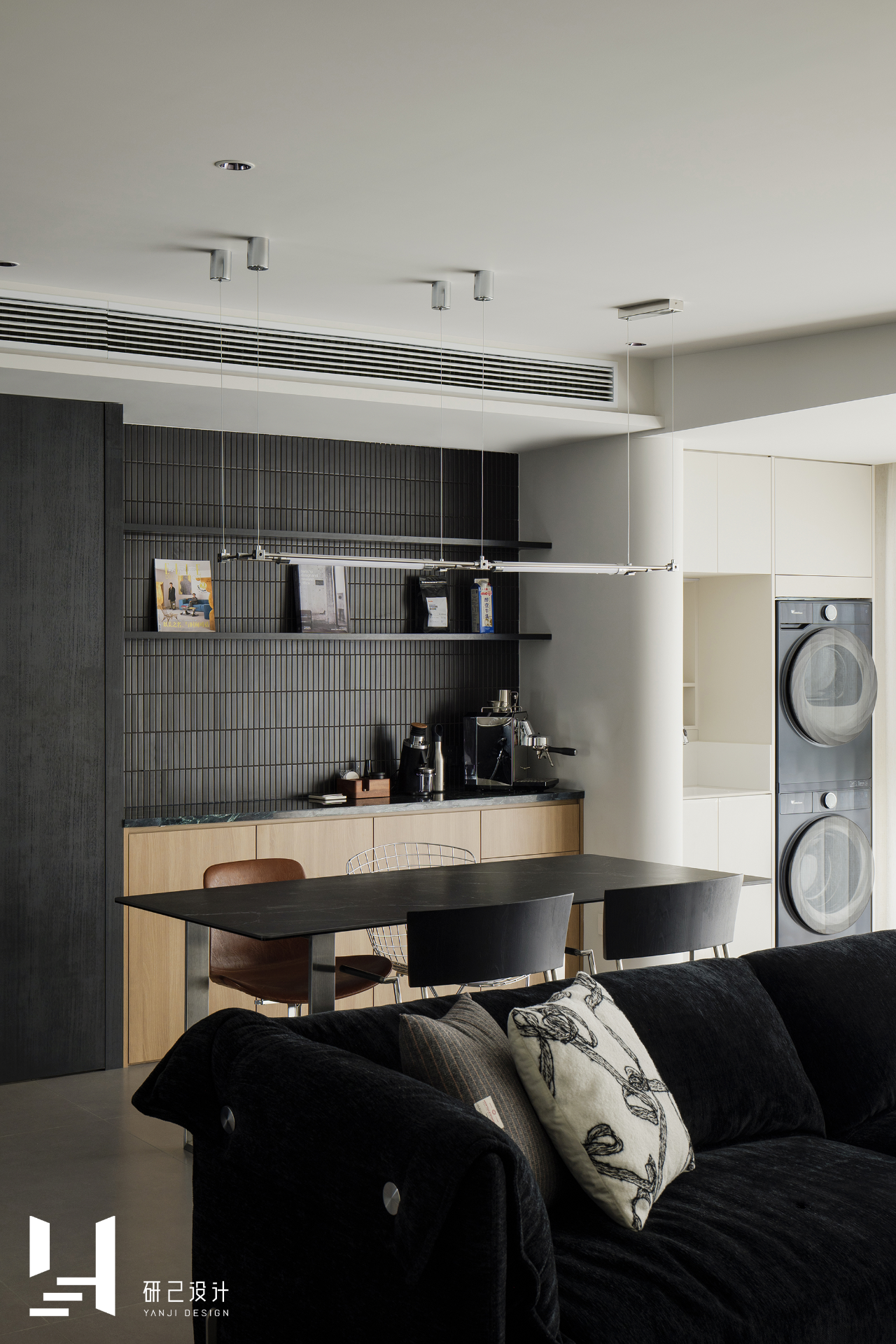 安徽芜湖国宾台142㎡ 《黑色圆舞曲》丨中国芜湖丨研己设计-0