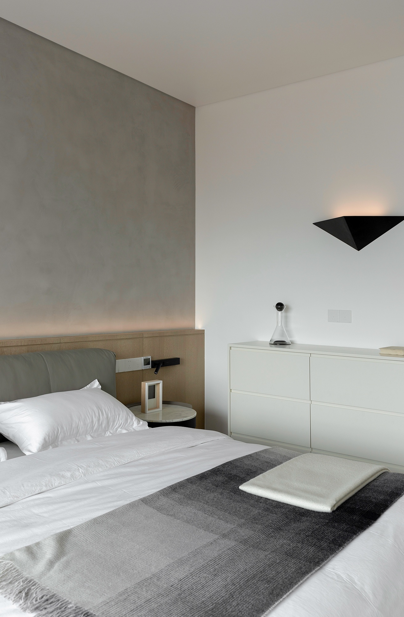 剑桥湾大平层简约空间设计-14