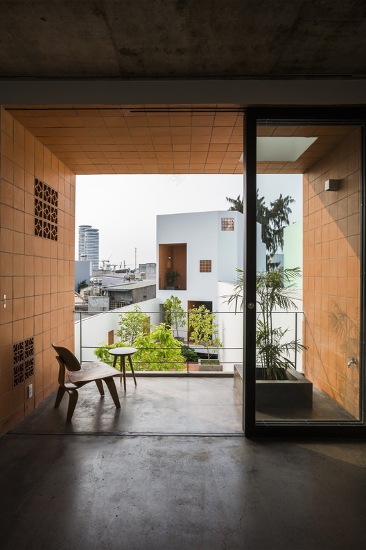 越南 Binh Thanh 小公寓设计 · 城市中心的绿色庭院-18