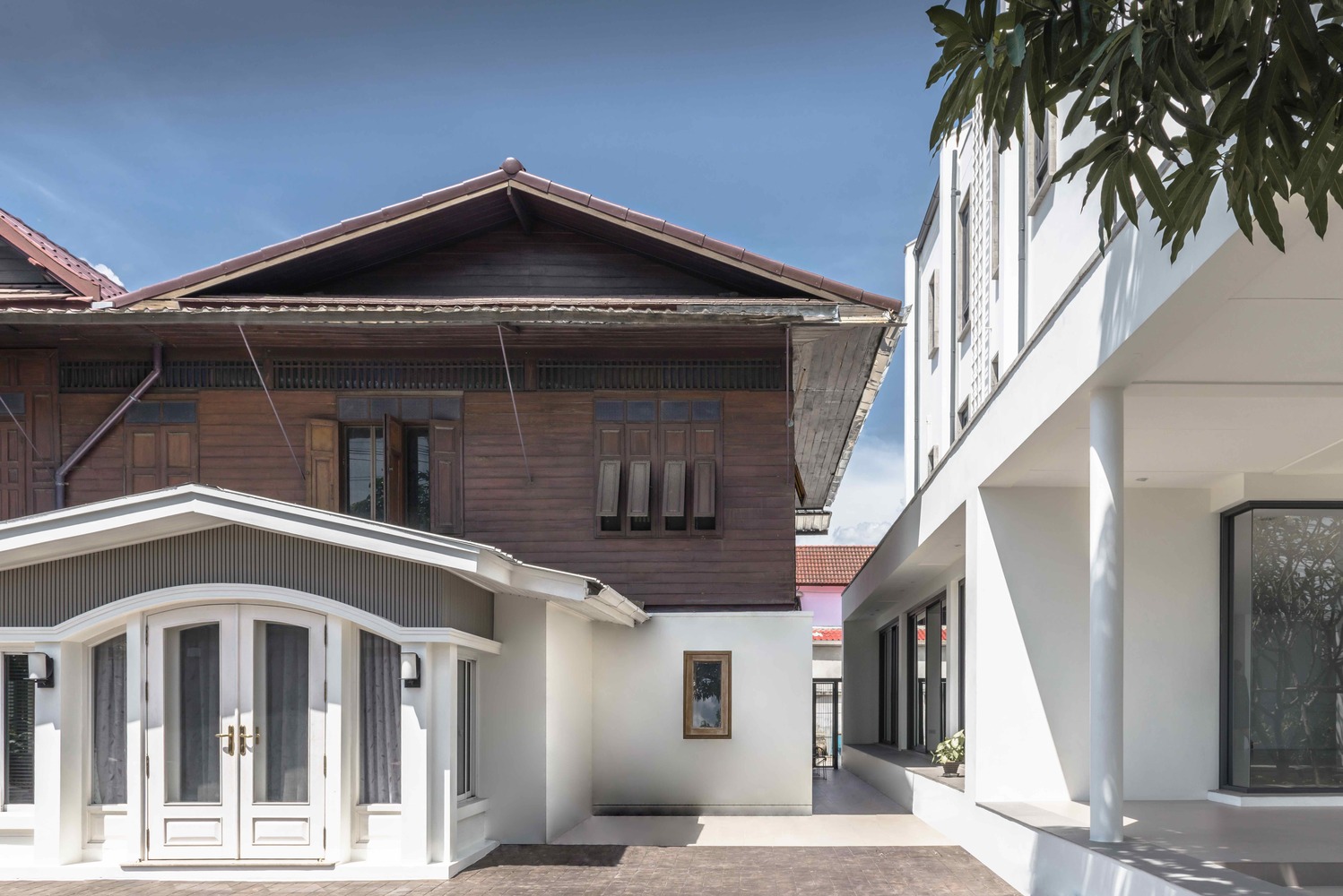 泰国 Baan Bangpok 家庭住宅，垂直螺旋楼梯设计-43