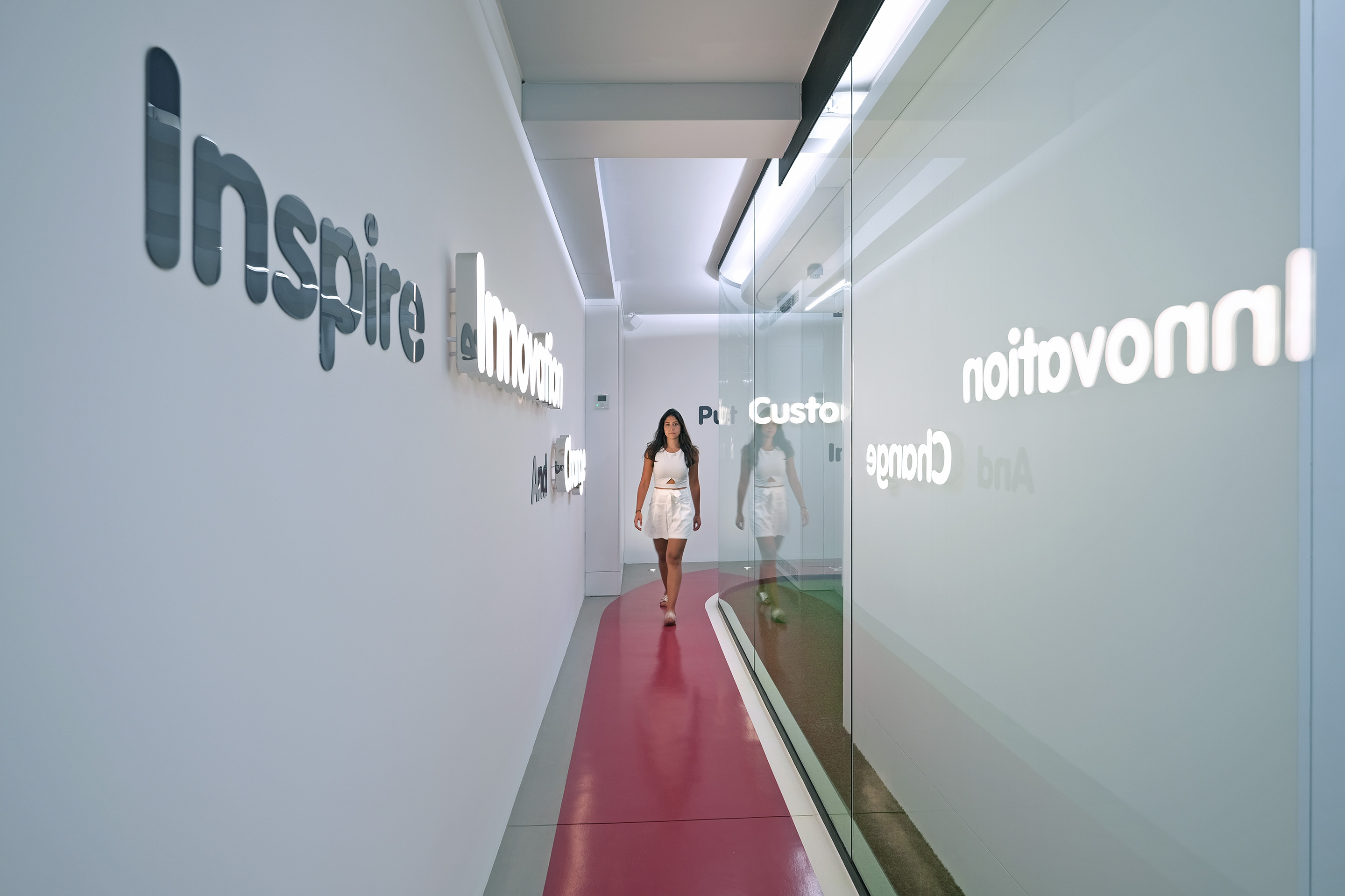 创新银行培训中心,城市中的活力创意枢纽-21