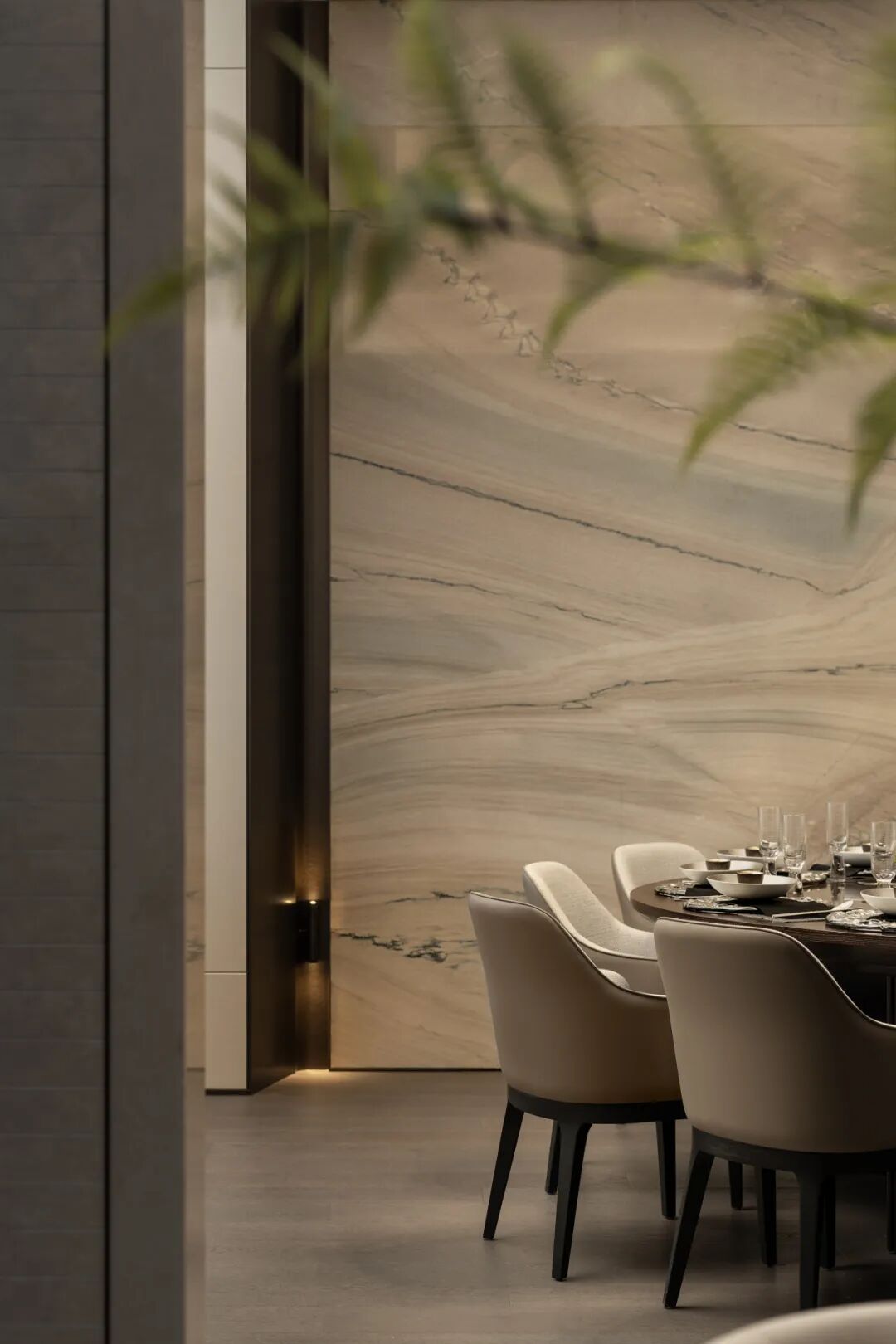 栋三尺设计|依山望江，空间中的精神秩序——现代奢居的仪式与尺度-27