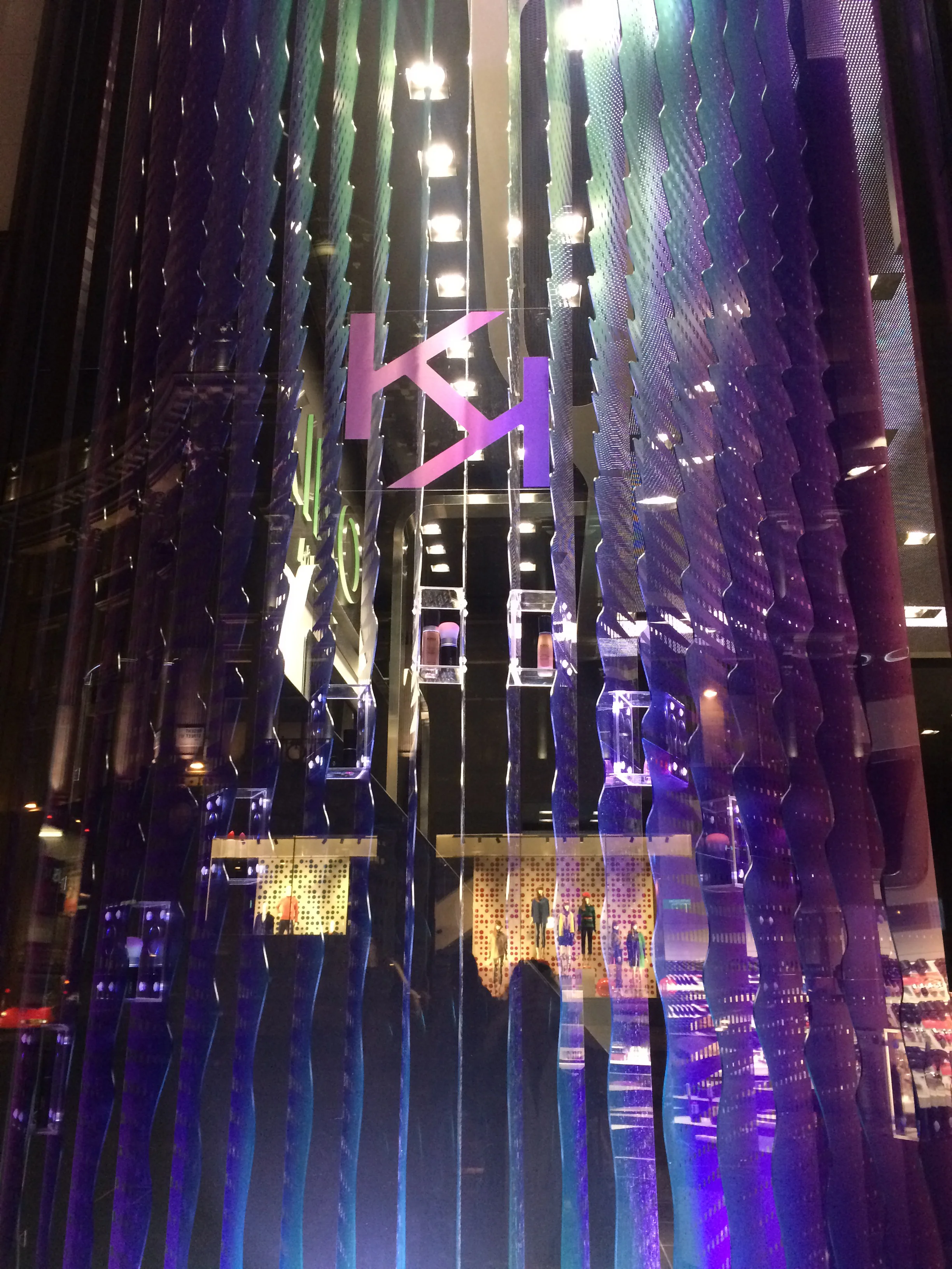 奇可美兰诺橱窗（这里假设Kiko Milano是品牌名，如果这是其他特定名称或有特定语境请补充更详细信息） 丨英国伦敦丨ALEKSA studio-12