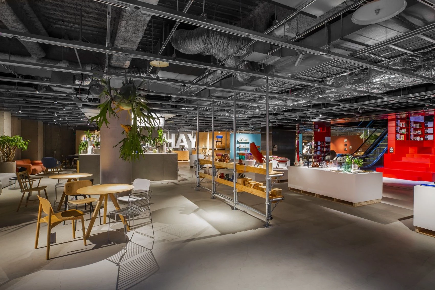 东京 HAY 旗舰店 | 灵活可变的家具系统空间-23