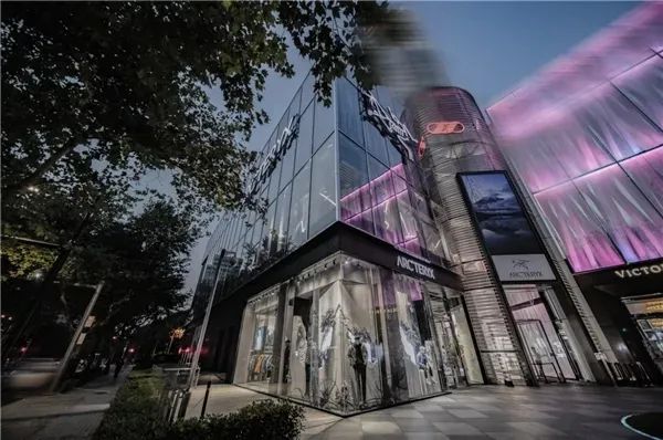 始祖鸟 2021 秋冬橱窗“自然共生”丨OTG LAB-10