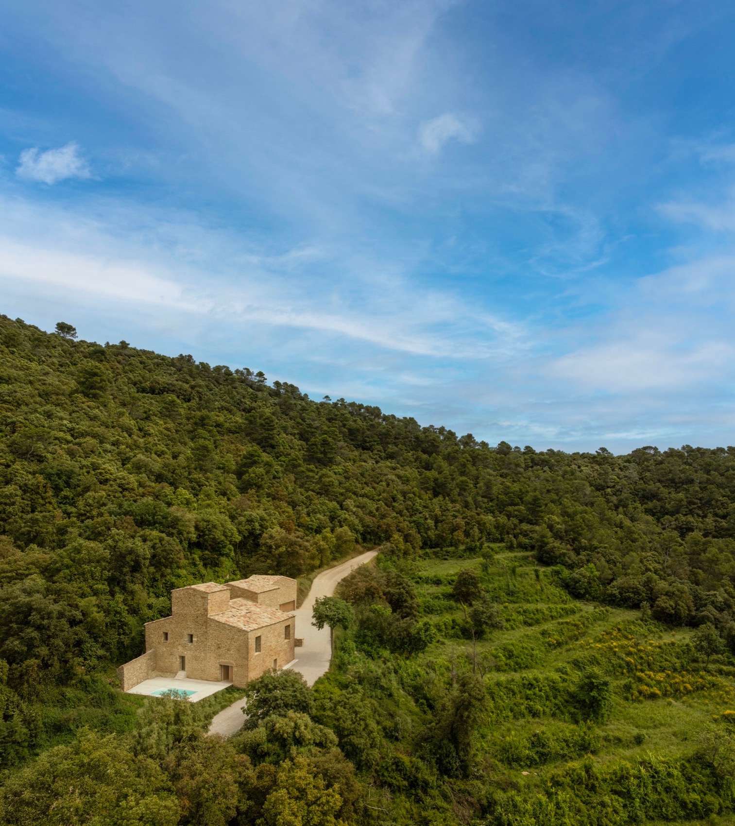 卡达尔特农庄住宅丨西班牙赫罗纳-8