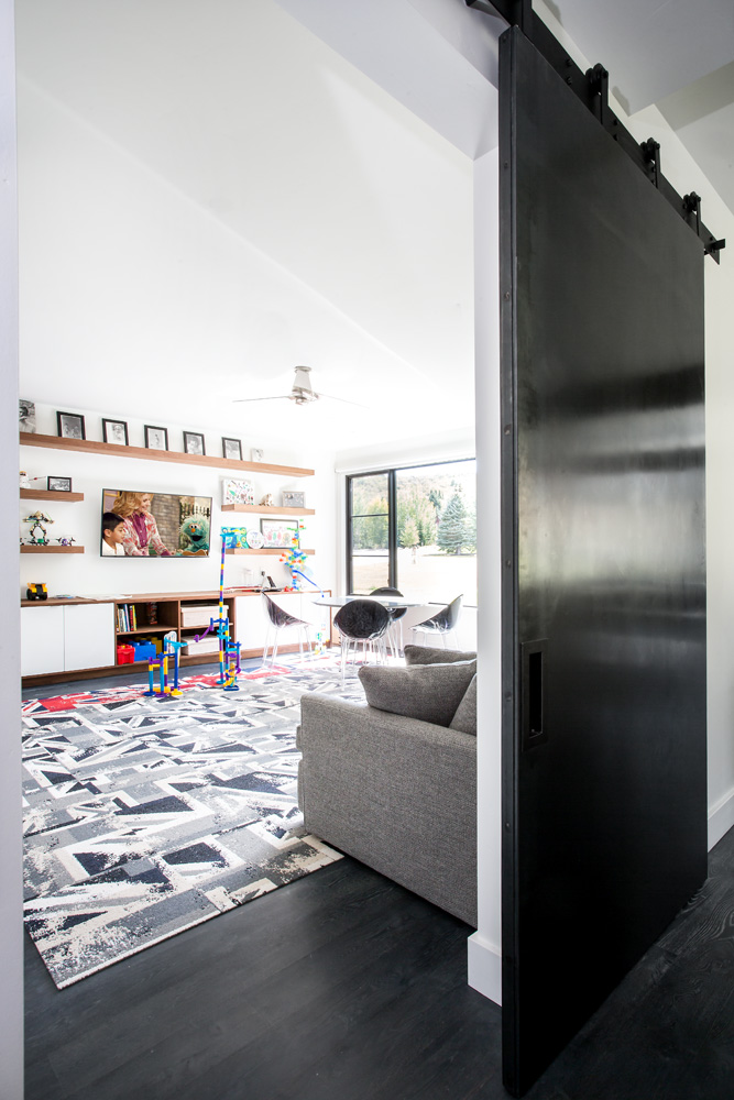 现代白色谷仓家居——公园城松树湾的私人住宅-27